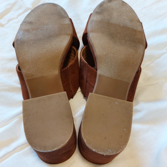 🌱 American Eagle Heeled Sandal - Picture 5 of 5